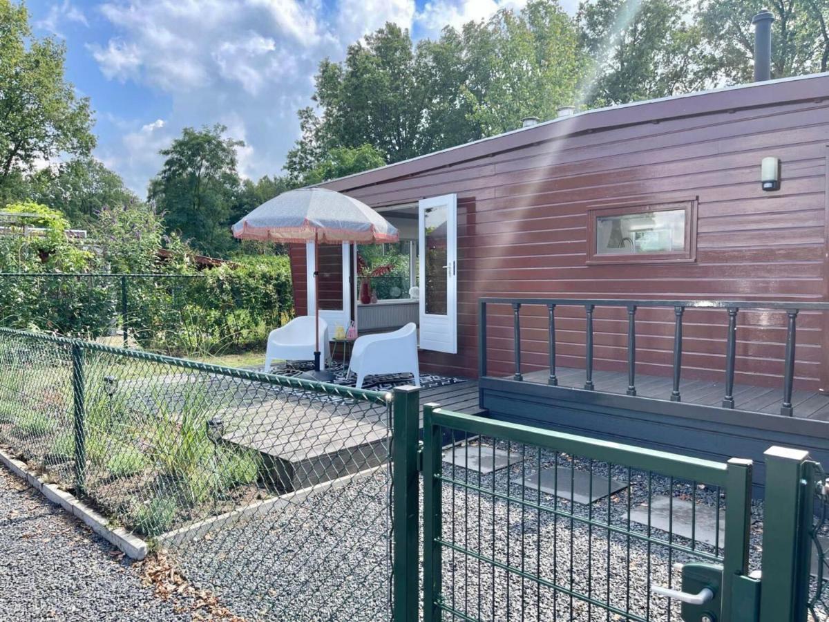 Gezellig Chalet Met 2 Slaapkamers En Zicht Op Het Water Erm Екстер'єр фото